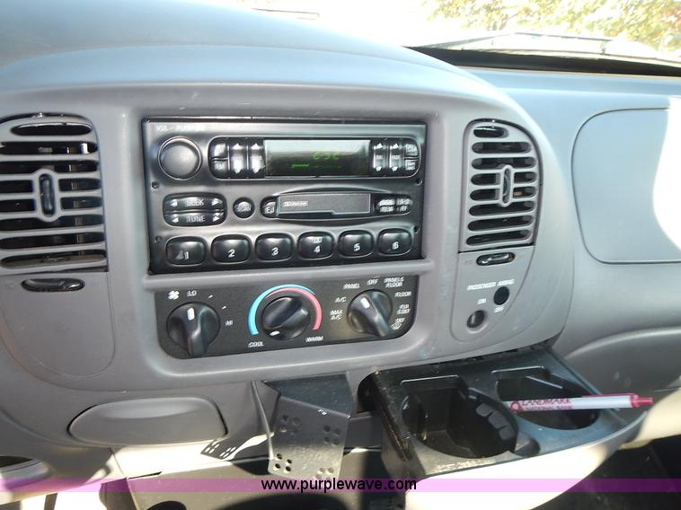 image for item L3538 2003 Ford F150 XL pickup truck