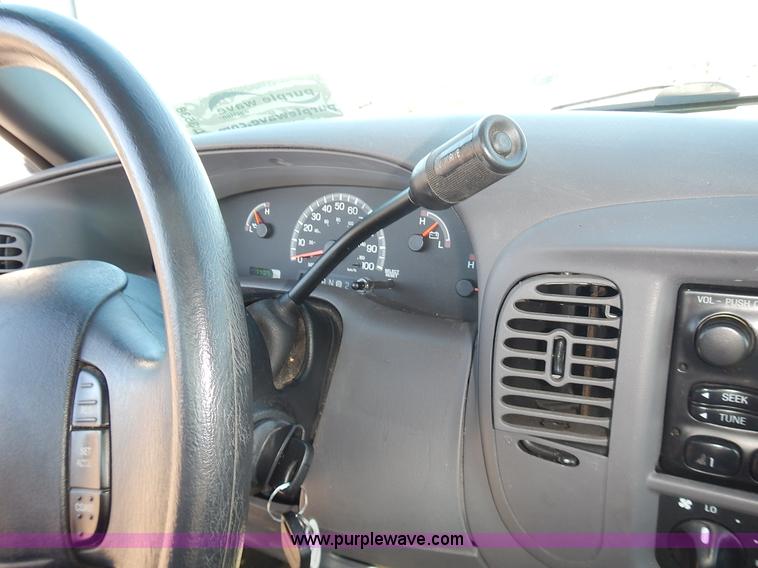 image for item L3538 2003 Ford F150 XL pickup truck