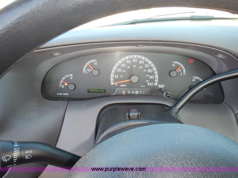 image for item L3538 2003 Ford F150 XL pickup truck