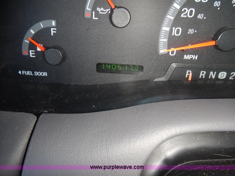 image for item L3538 2003 Ford F150 XL pickup truck