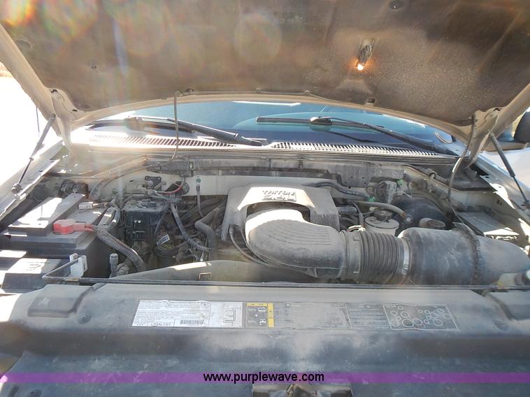 image for item L3538 2003 Ford F150 XL pickup truck