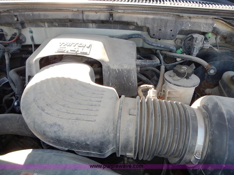 image for item L3538 2003 Ford F150 XL pickup truck