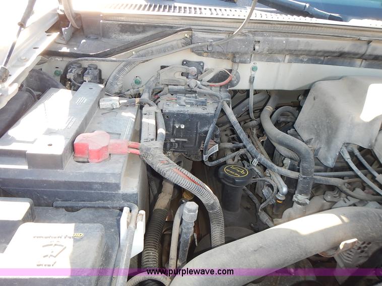 image for item L3538 2003 Ford F150 XL pickup truck