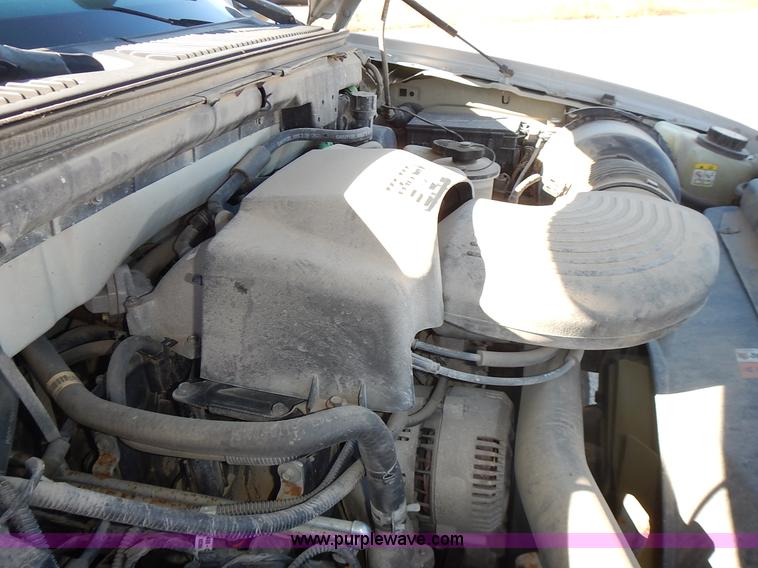 image for item L3538 2003 Ford F150 XL pickup truck