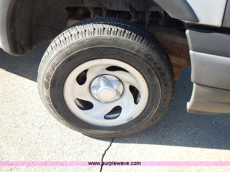 image for item L3538 2003 Ford F150 XL pickup truck