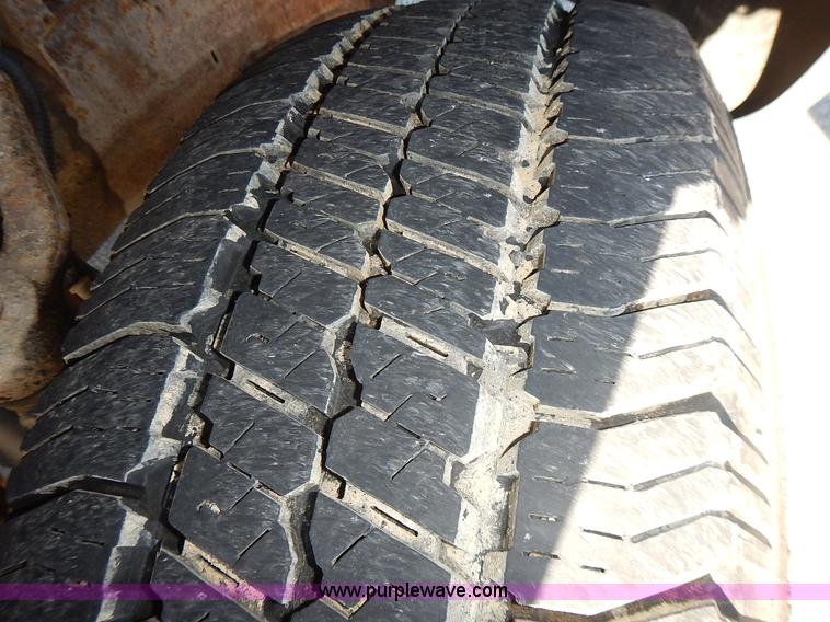 image for item L3538 2003 Ford F150 XL pickup truck