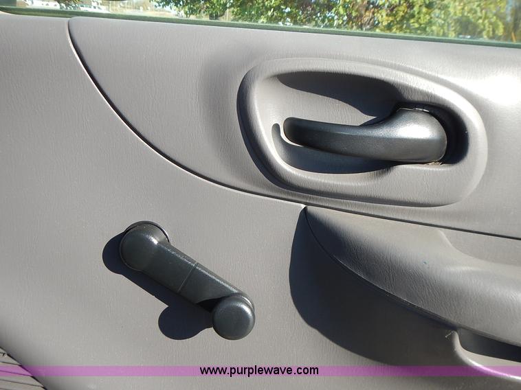 image for item L3538 2003 Ford F150 XL pickup truck