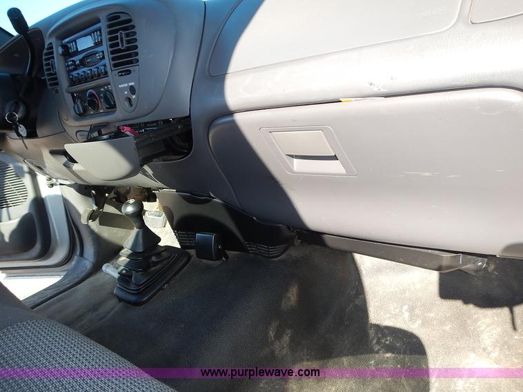 image for item L3538 2003 Ford F150 XL pickup truck