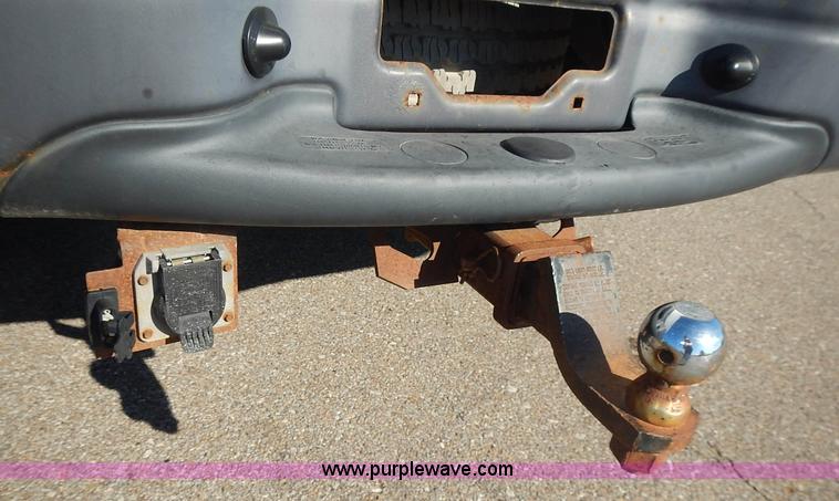 image for item L3538 2003 Ford F150 XL pickup truck