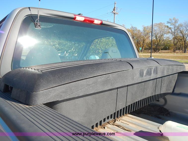 image for item L3538 2003 Ford F150 XL pickup truck