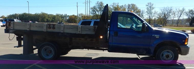 image for item L3546 1999 Ford F350 Super Duty XL flatbed pickup truck