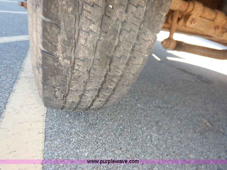 image for item L3546 1999 Ford F350 Super Duty XL flatbed pickup truck