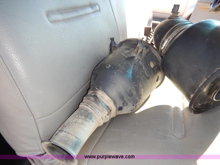 image for item L3546 1999 Ford F350 Super Duty XL flatbed pickup truck