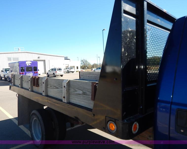 image for item L3546 1999 Ford F350 Super Duty XL flatbed pickup truck