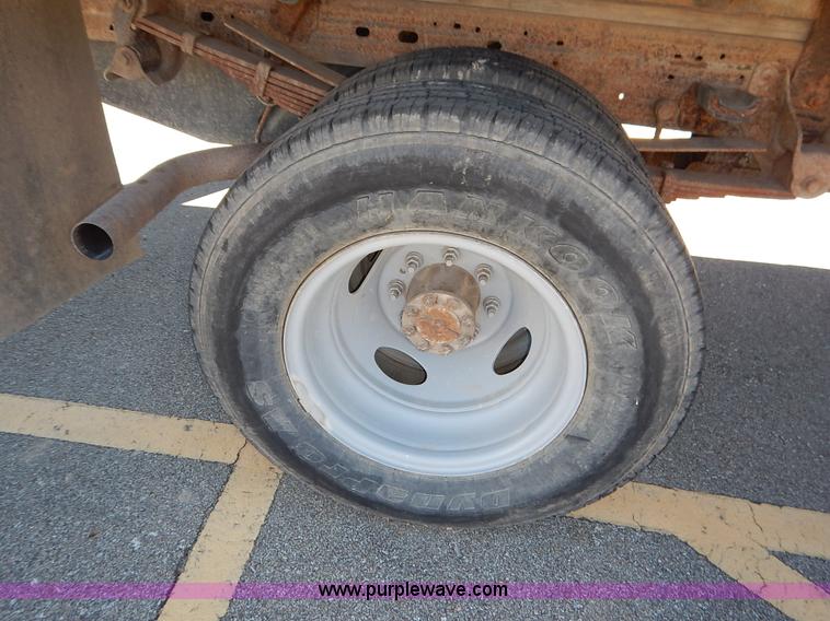 image for item L3546 1999 Ford F350 Super Duty XL flatbed pickup truck