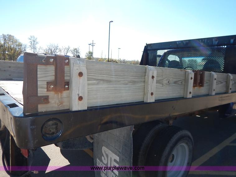 image for item L3546 1999 Ford F350 Super Duty XL flatbed pickup truck