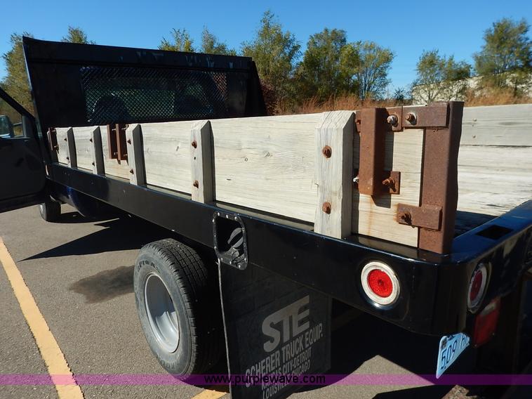 image for item L3546 1999 Ford F350 Super Duty XL flatbed pickup truck