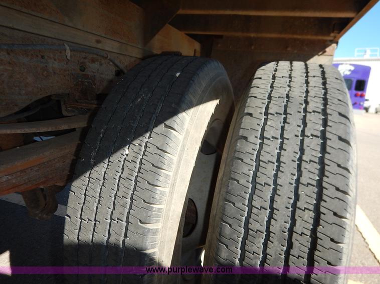 image for item L3546 1999 Ford F350 Super Duty XL flatbed pickup truck