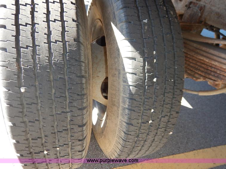 image for item L3546 1999 Ford F350 Super Duty XL flatbed pickup truck