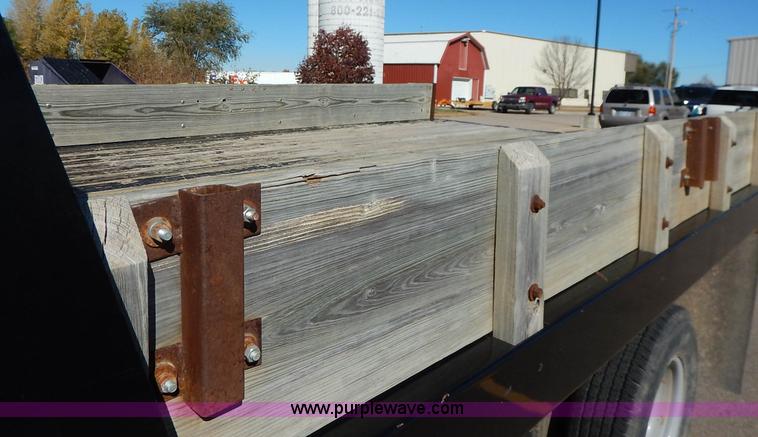 image for item L3546 1999 Ford F350 Super Duty XL flatbed pickup truck