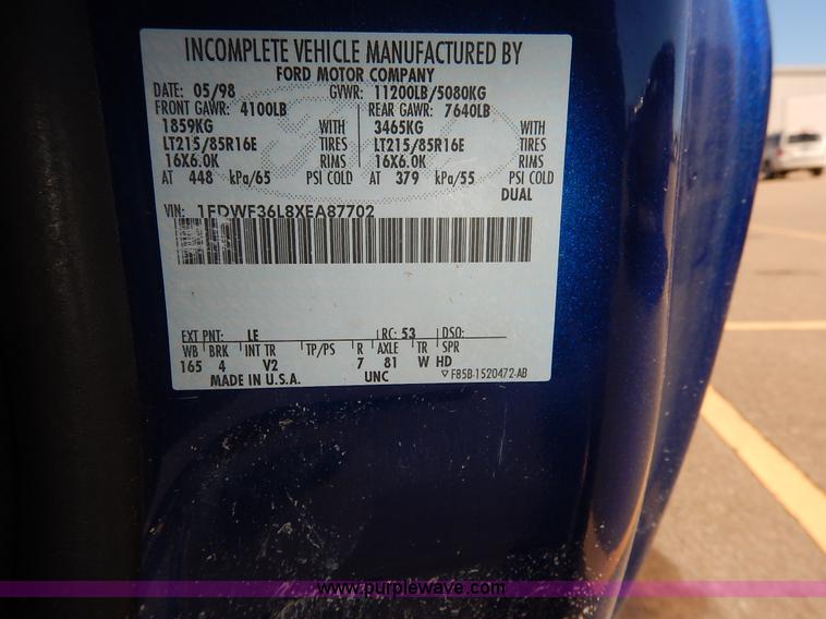 image for item L3546 1999 Ford F350 Super Duty XL flatbed pickup truck