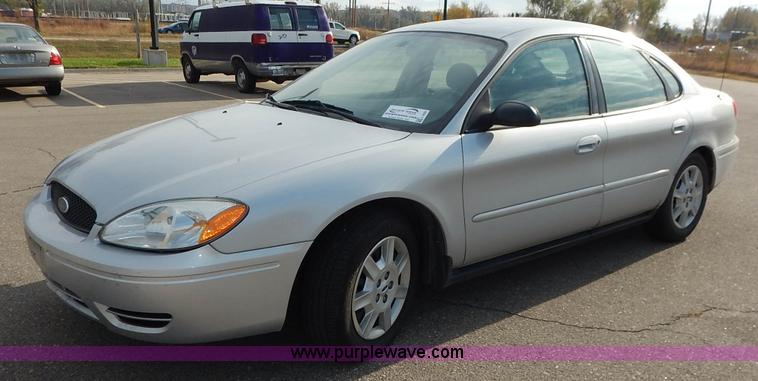 image for item L3550 2006 Ford Taurus SE
