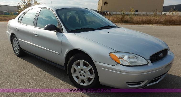 image for item L3550 2006 Ford Taurus SE