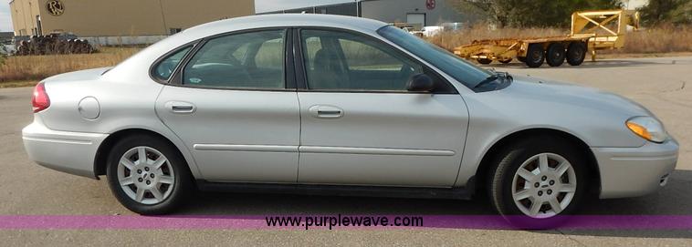 image for item L3550 2006 Ford Taurus SE