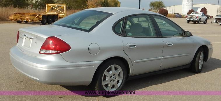 image for item L3550 2006 Ford Taurus SE
