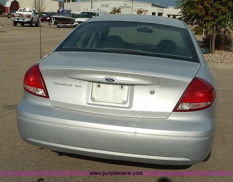 image for item L3550 2006 Ford Taurus SE