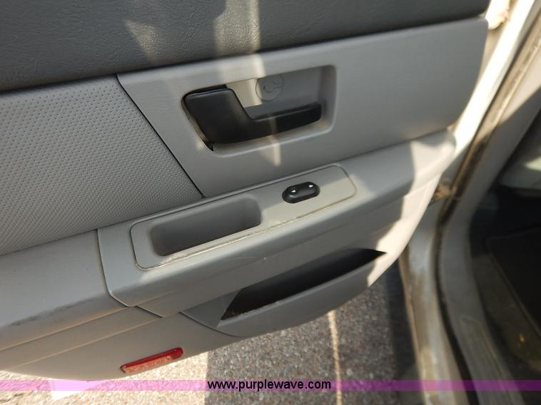 image for item L3550 2006 Ford Taurus SE