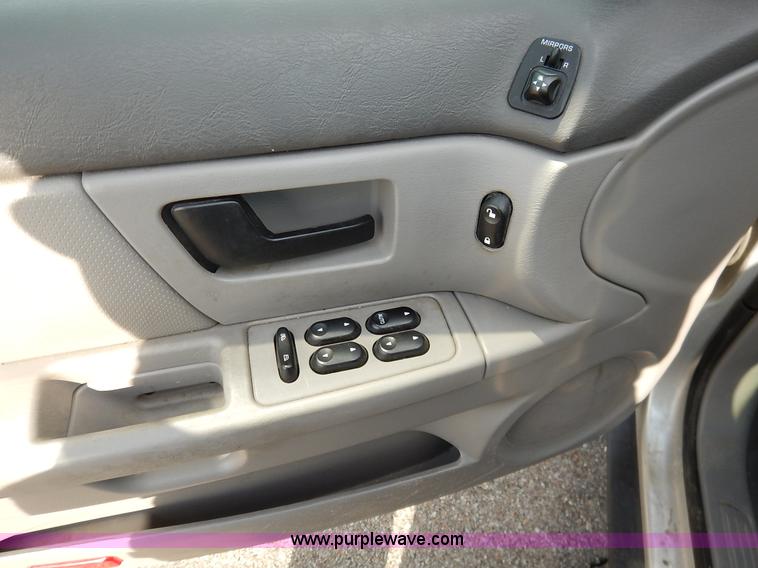 image for item L3550 2006 Ford Taurus SE