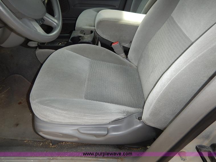 image for item L3550 2006 Ford Taurus SE