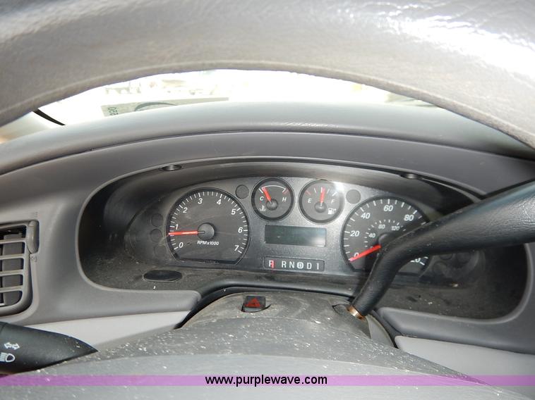 image for item L3550 2006 Ford Taurus SE