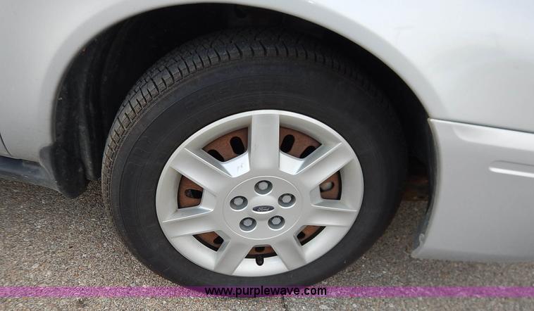 image for item L3550 2006 Ford Taurus SE