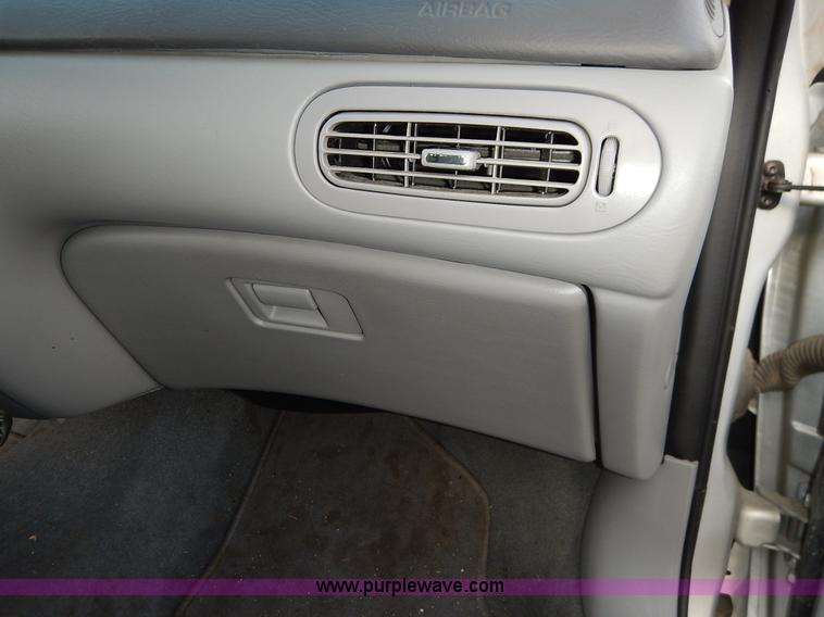 image for item L3550 2006 Ford Taurus SE