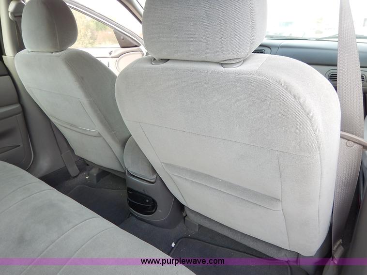 image for item L3550 2006 Ford Taurus SE