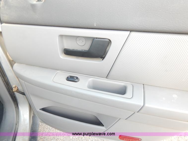 image for item L3550 2006 Ford Taurus SE