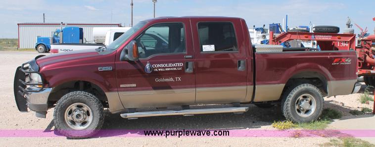 image for item L4454 2004 Ford F250 Super Duty pickup truck