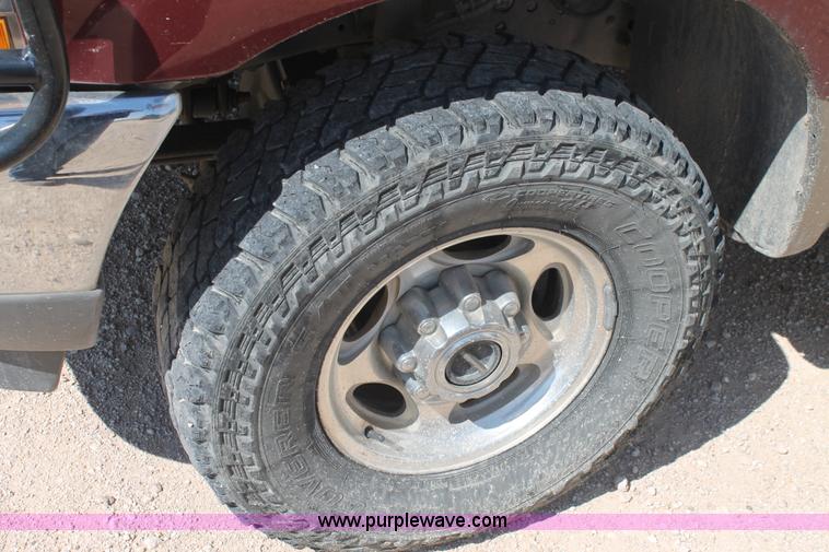 image for item L4454 2004 Ford F250 Super Duty pickup truck