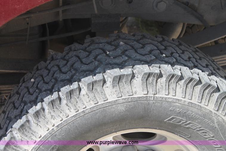 image for item L4454 2004 Ford F250 Super Duty pickup truck