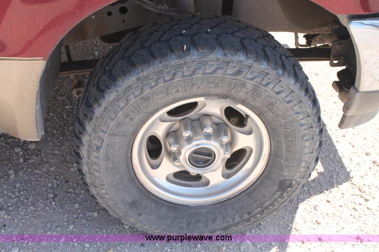 image for item L4454 2004 Ford F250 Super Duty pickup truck