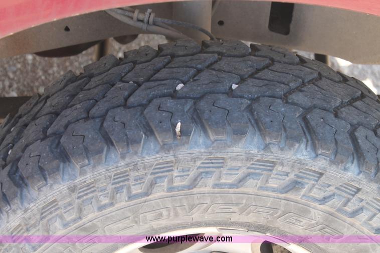 image for item L4454 2004 Ford F250 Super Duty pickup truck