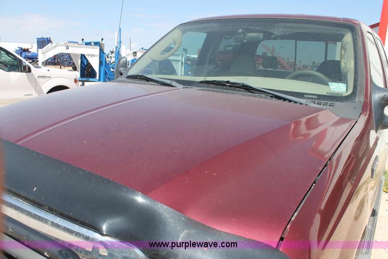 image for item L4454 2004 Ford F250 Super Duty pickup truck
