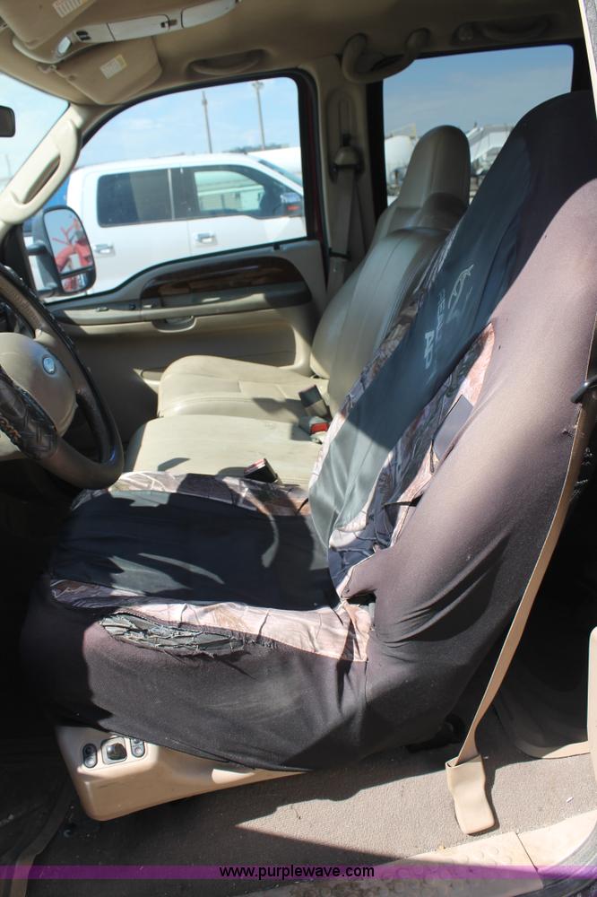 image for item L4454 2004 Ford F250 Super Duty pickup truck