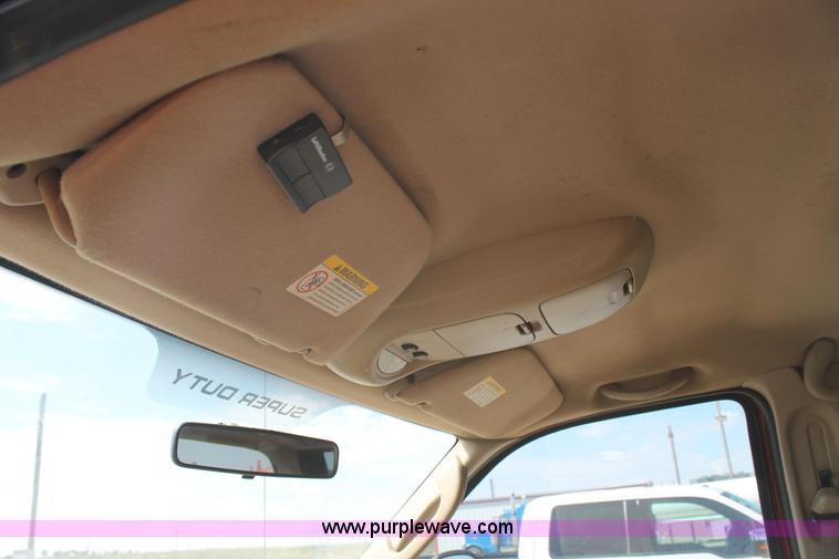 image for item L4454 2004 Ford F250 Super Duty pickup truck