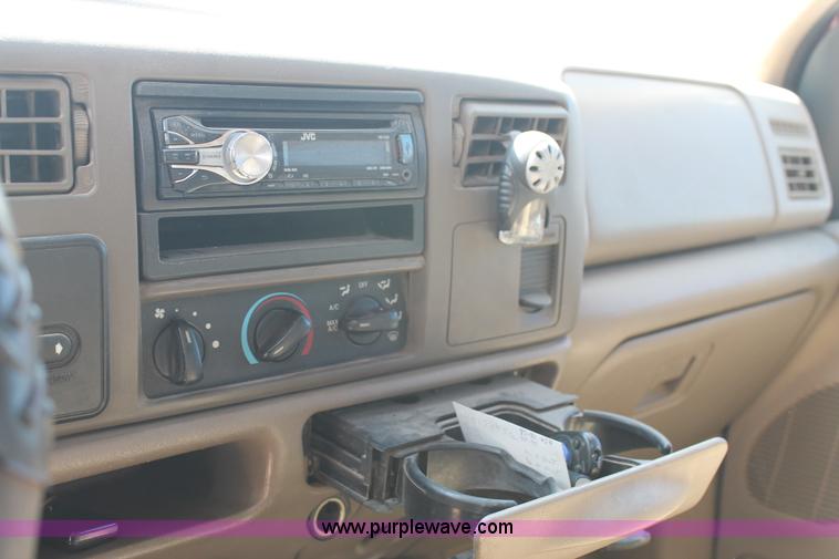 image for item L4454 2004 Ford F250 Super Duty pickup truck