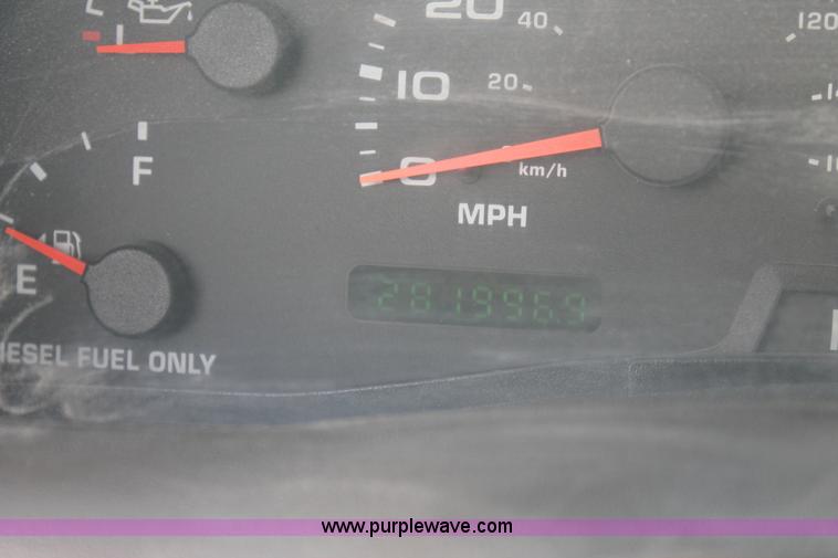 image for item L4454 2004 Ford F250 Super Duty pickup truck