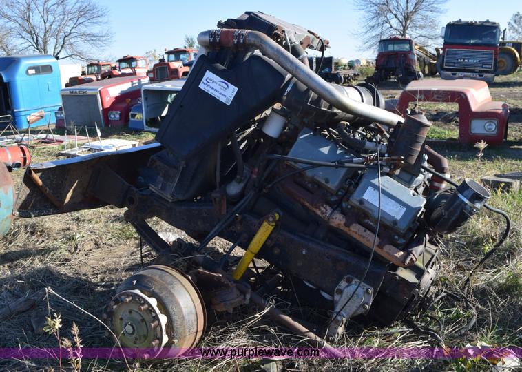 image for item L5137 1985 Mack E9 eight cylinder diesel engine