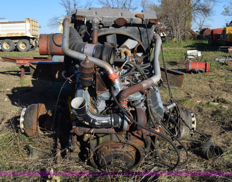 image for item L5137 1985 Mack E9 eight cylinder diesel engine